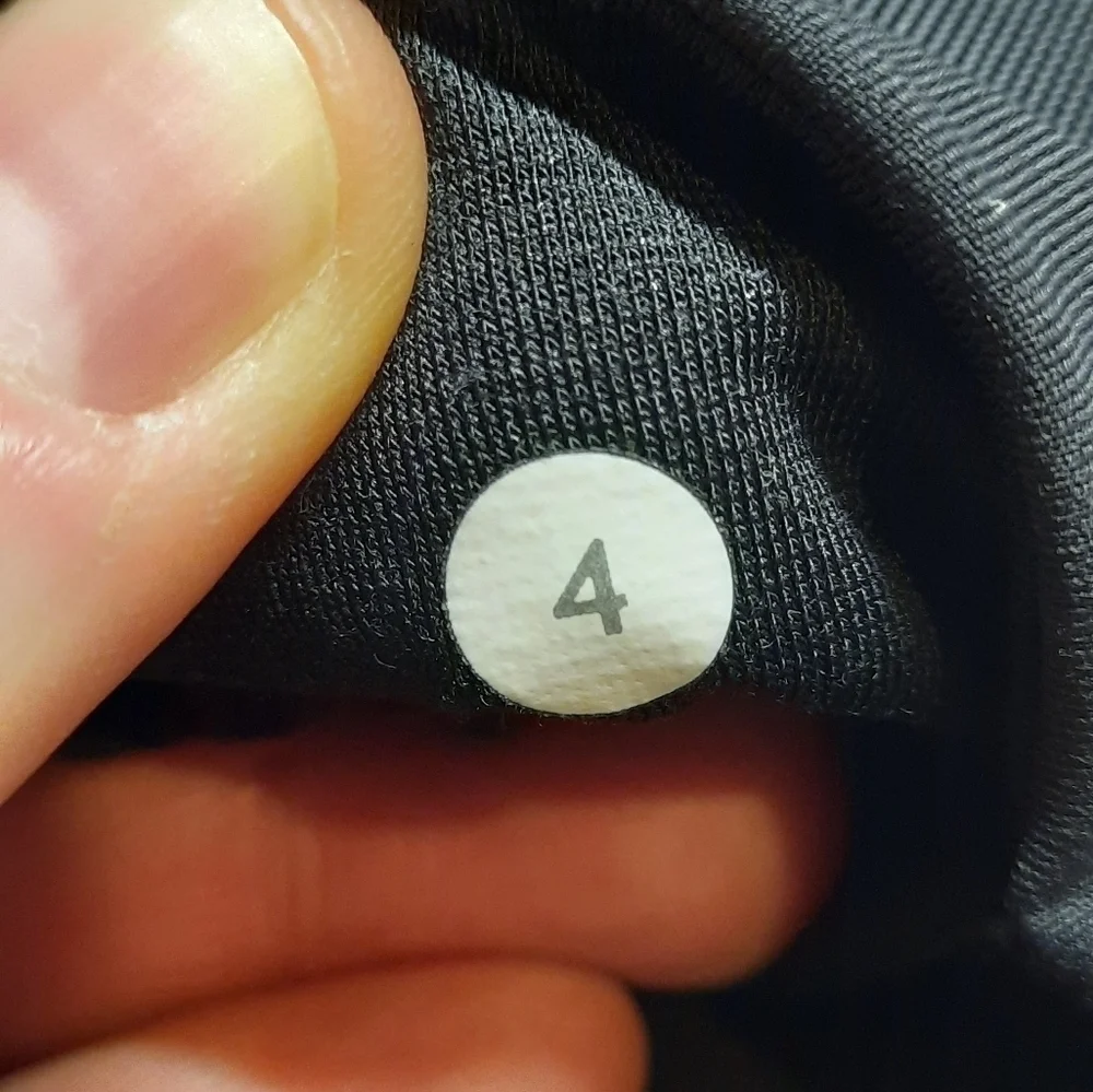LULULEMON (Size 4) Womens Cropped Black Leggings